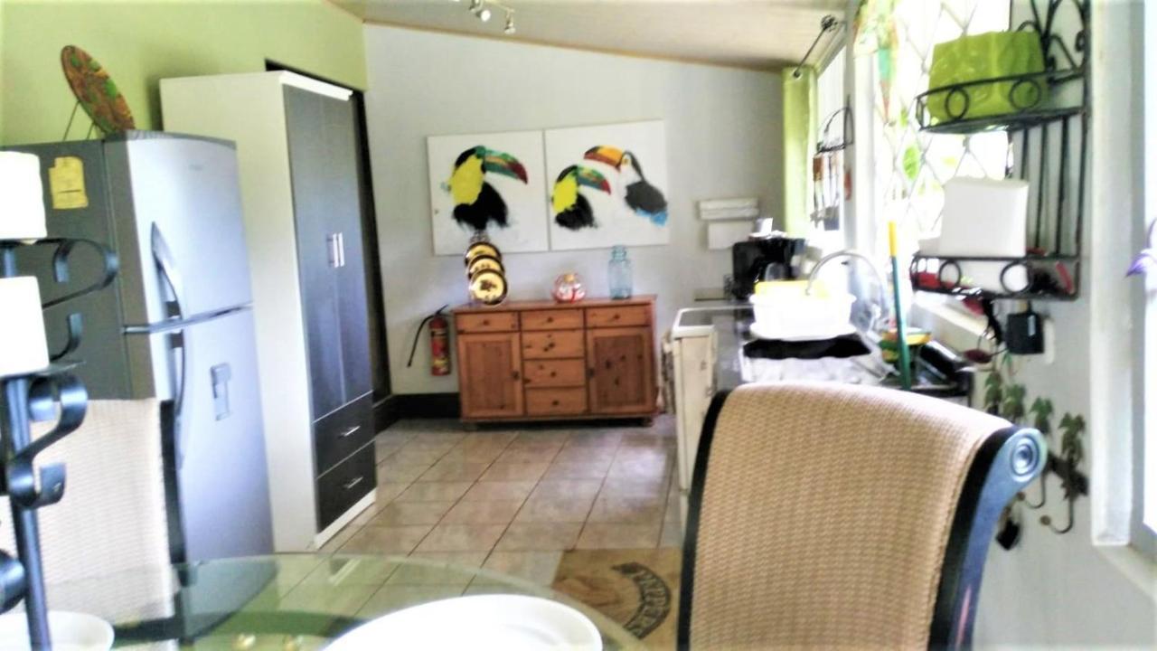 Casa Sophia 3 Listings Apartment 1 Or Apartment 2 Separately Or Apt 1 And 2 Together All With Fo Internet Guápiles Eksteriør billede